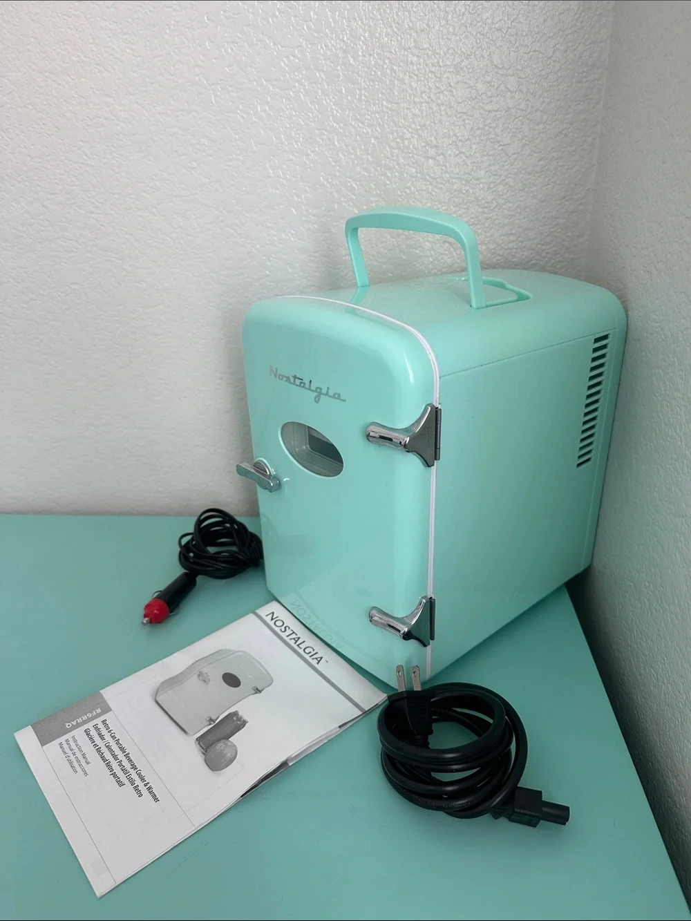 Nostalgias RF6RRAQ Retro 6-Can Personal Cooling & Heating Mini Refrigerator-new